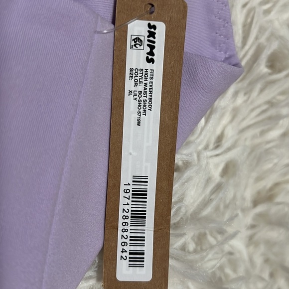 SKIMS fits everybody high waisted short - Picture 2 of 3